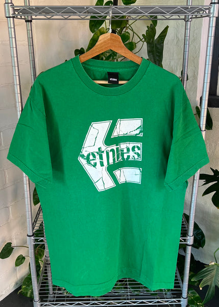 Vintage Y2K Etnies Skateboarding Shoes T-shirt