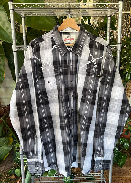 Vintage Wrangler Barb Wire Plaid Cowboy Button U Shirt